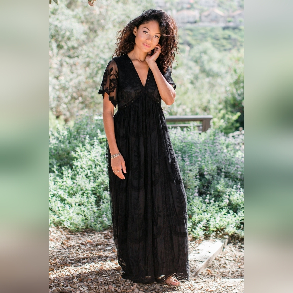 Chic Black Lined Lace Dress